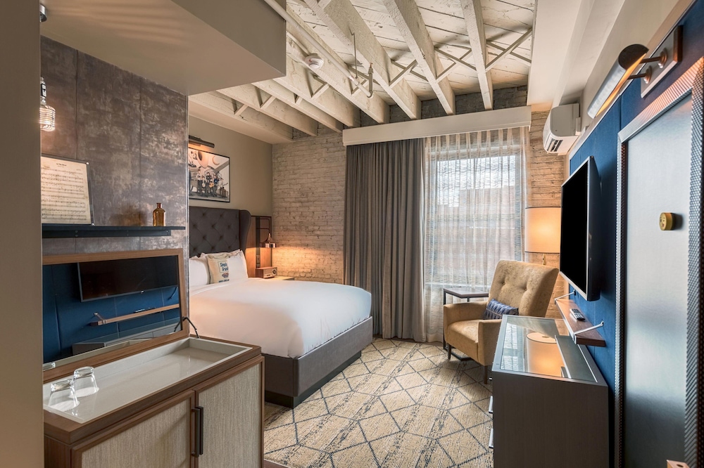 Room, Queen Bed, Accessible