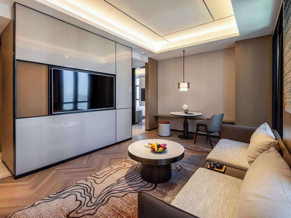 Grand Mercure Yichang Waitan 50/72