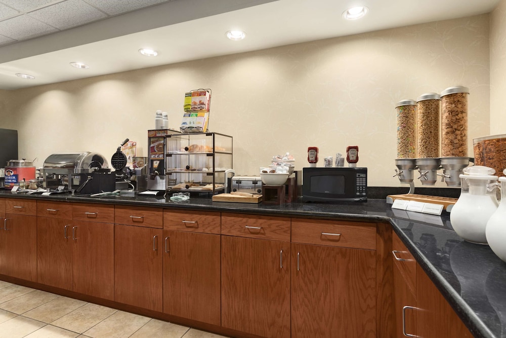 Comfort Inn & Suites Dothan Northside Plaza 4/24