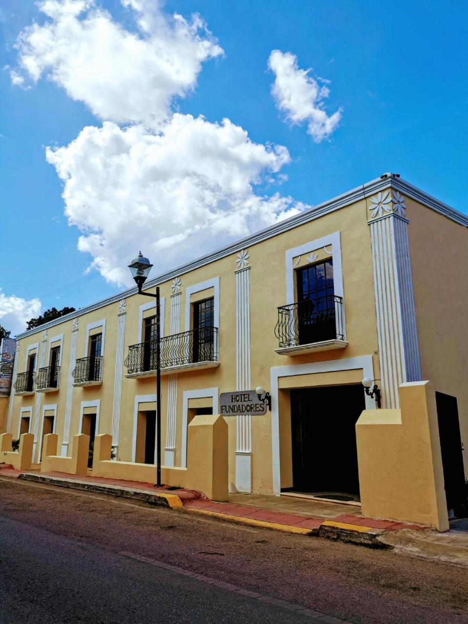 Hotel Fundadores 2/50