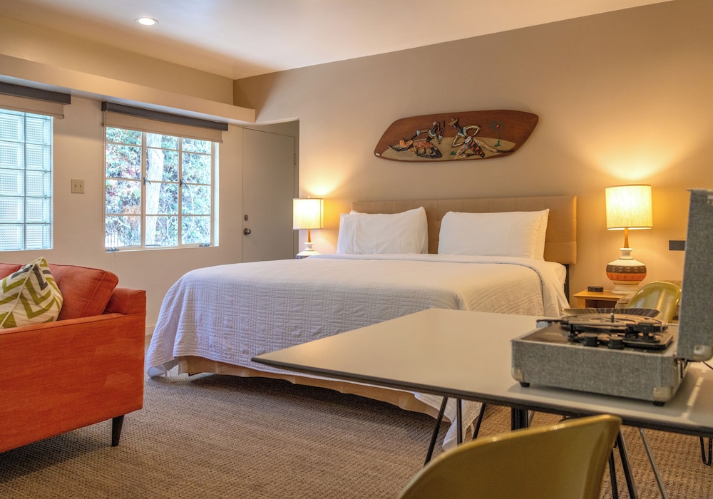 Luxury, Suite, King Bed, Pool Side، The Hideaway 2/5