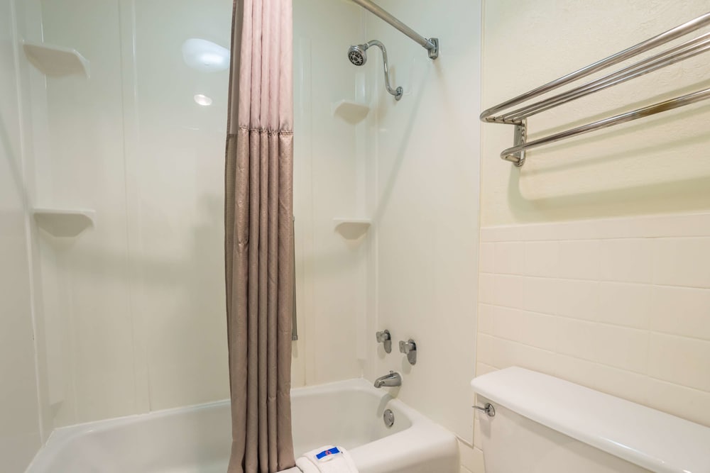 Motel6 Spring Hill, FL - Weeki Wachee 59/64