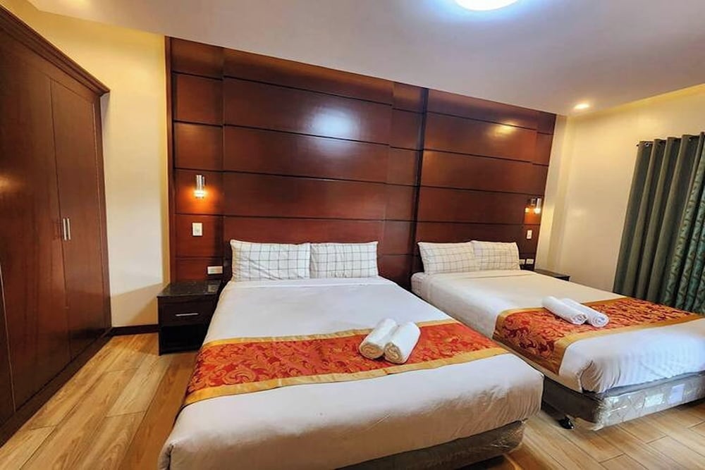 Jo Carter's Hotel & Suites 20/60