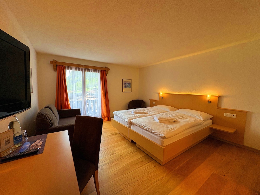 Madrisa Lodge 14/62