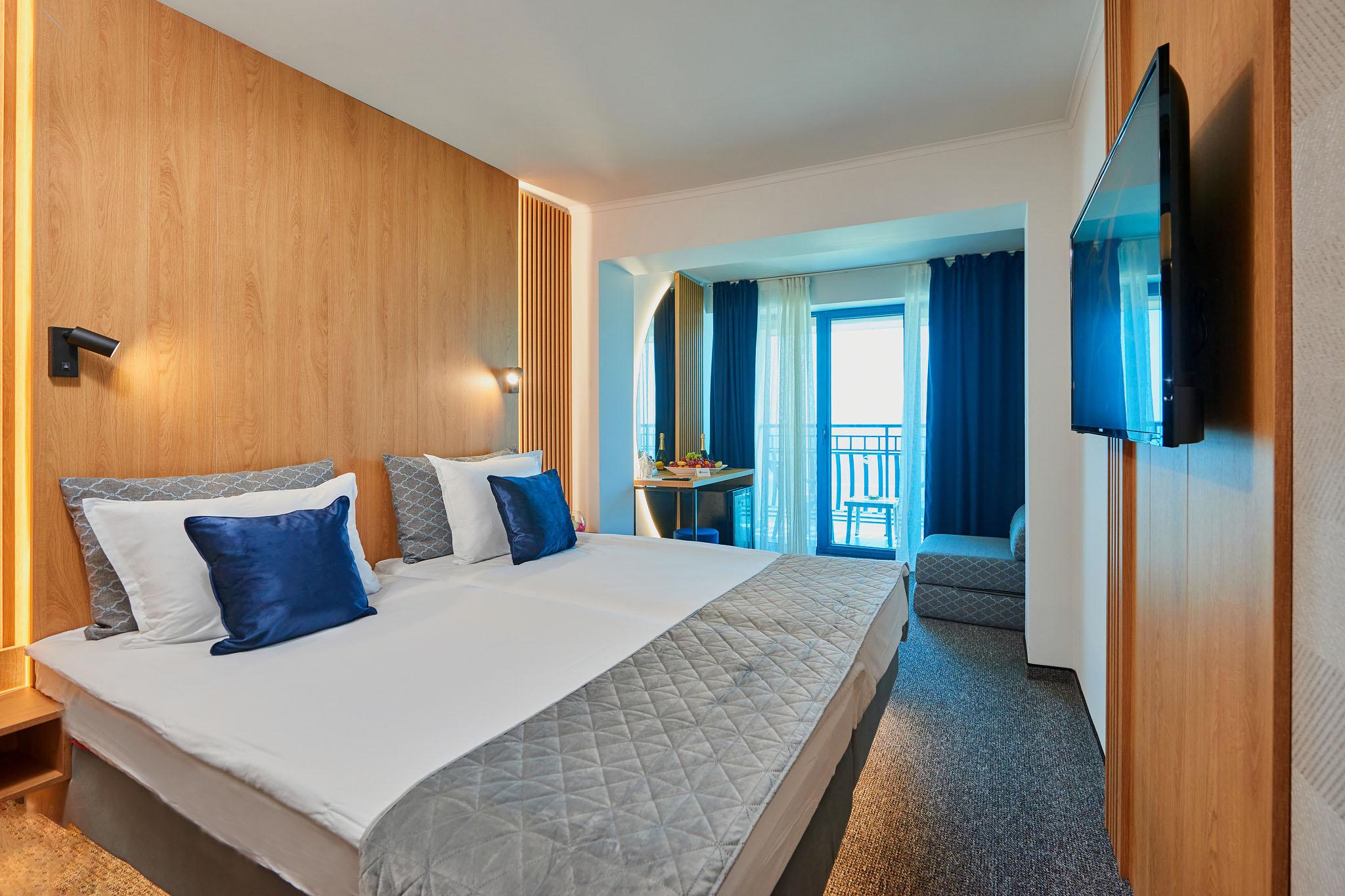 Standard, Side Sea View, Balcony or Terrace