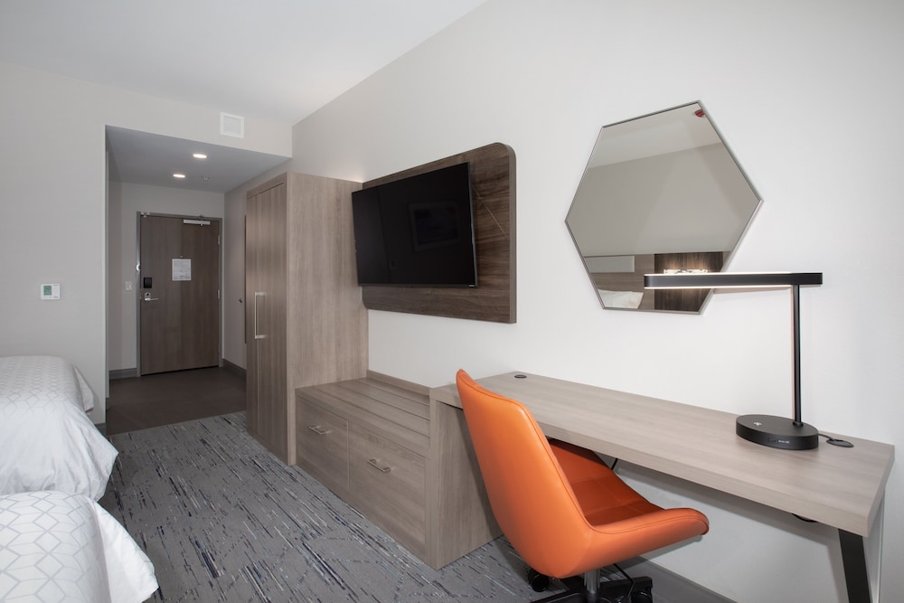 Holiday Inn Express & Suites Burley 28/37