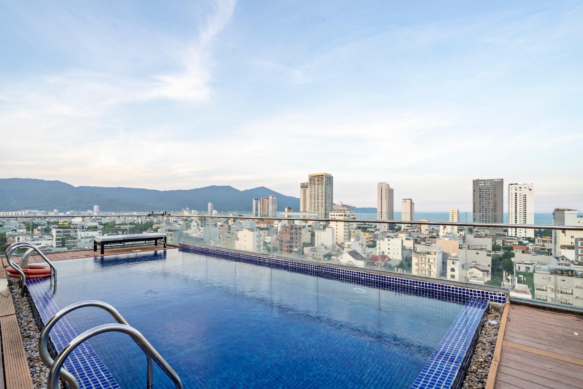Diamond Beach Hotel 45/47