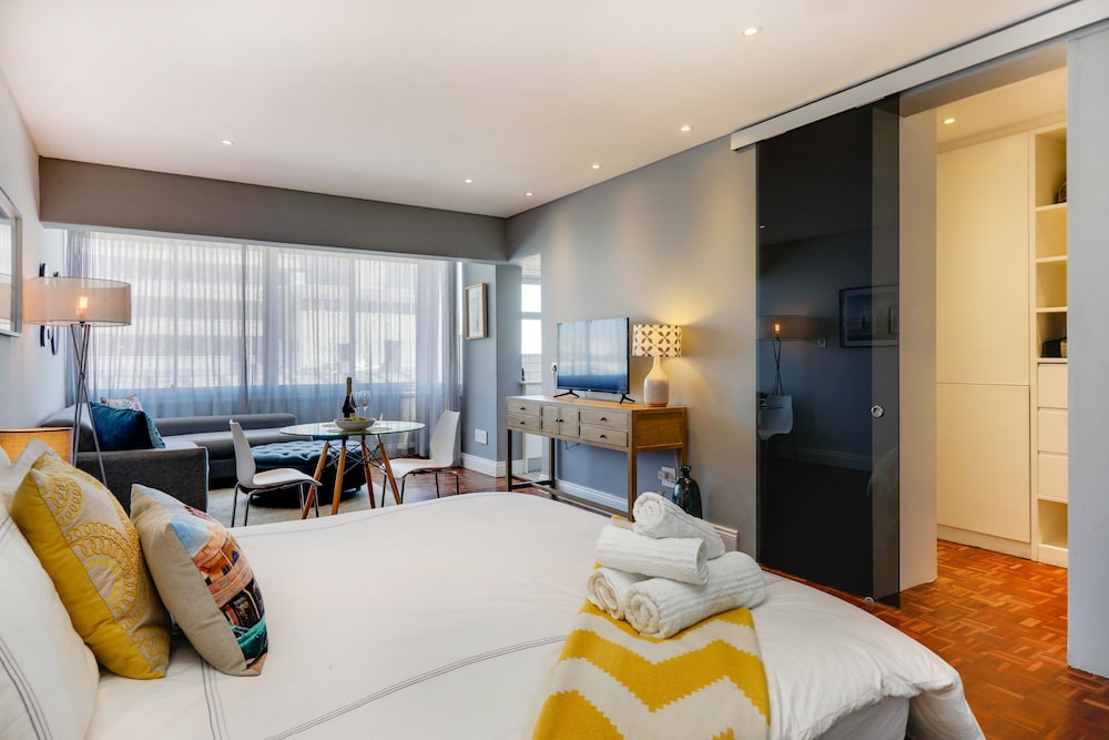 Mouille Point Village 22/50