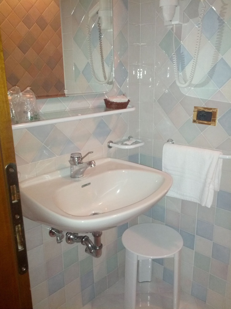 Villa Tiziana Hotel 25/45