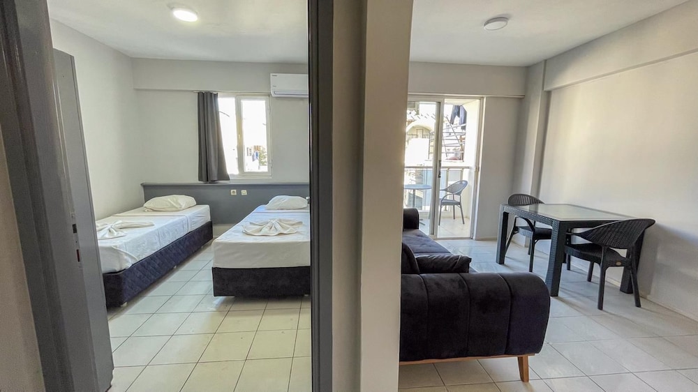 Saffron Apartments 8/15