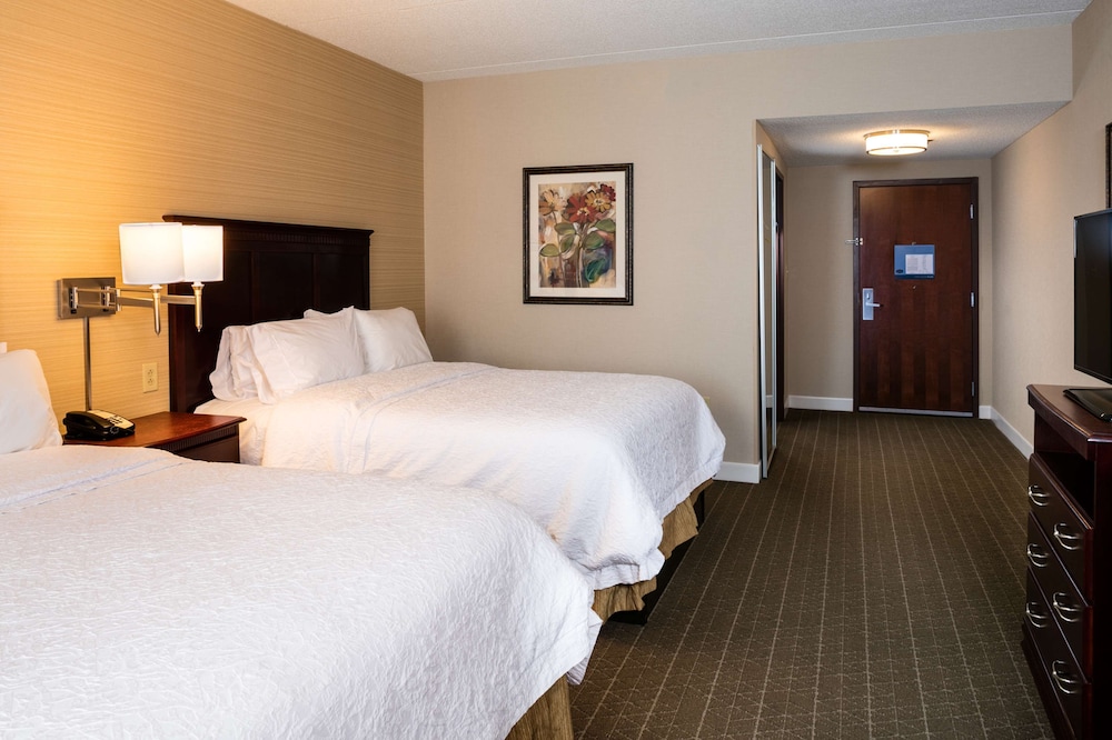 Hampton Inn & Suites Toledo-Perrysburg 15/50