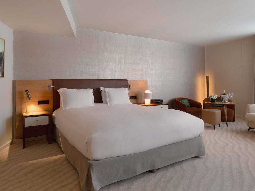 JUNIOR SUITE, KING BED