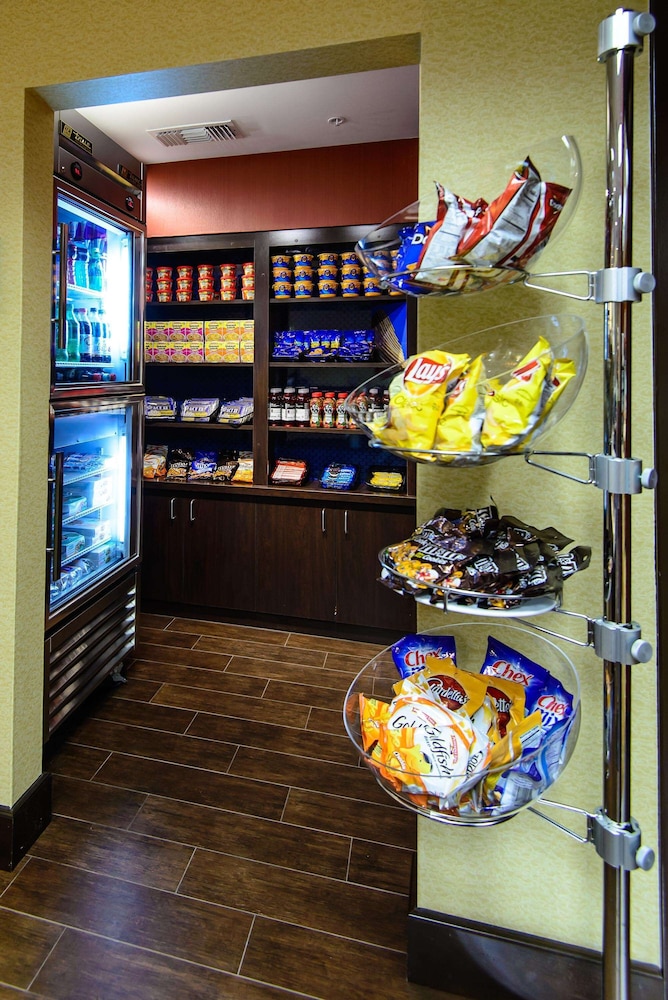 Hampton Inn Houston-Pearland 66/81