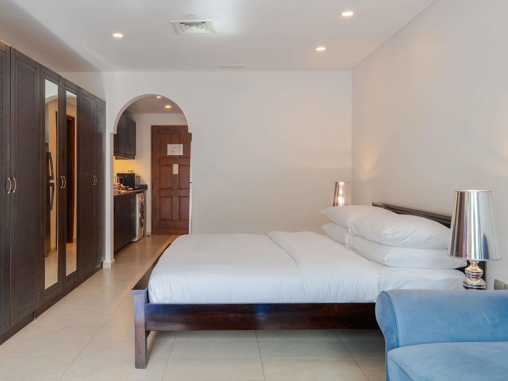 SUPERIOR, KING BED