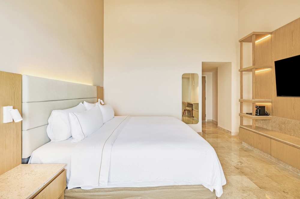 Plus, Deluxe, King Bed