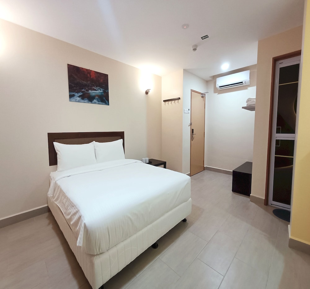 Capital O 90897 Island City Hotel 29/50
