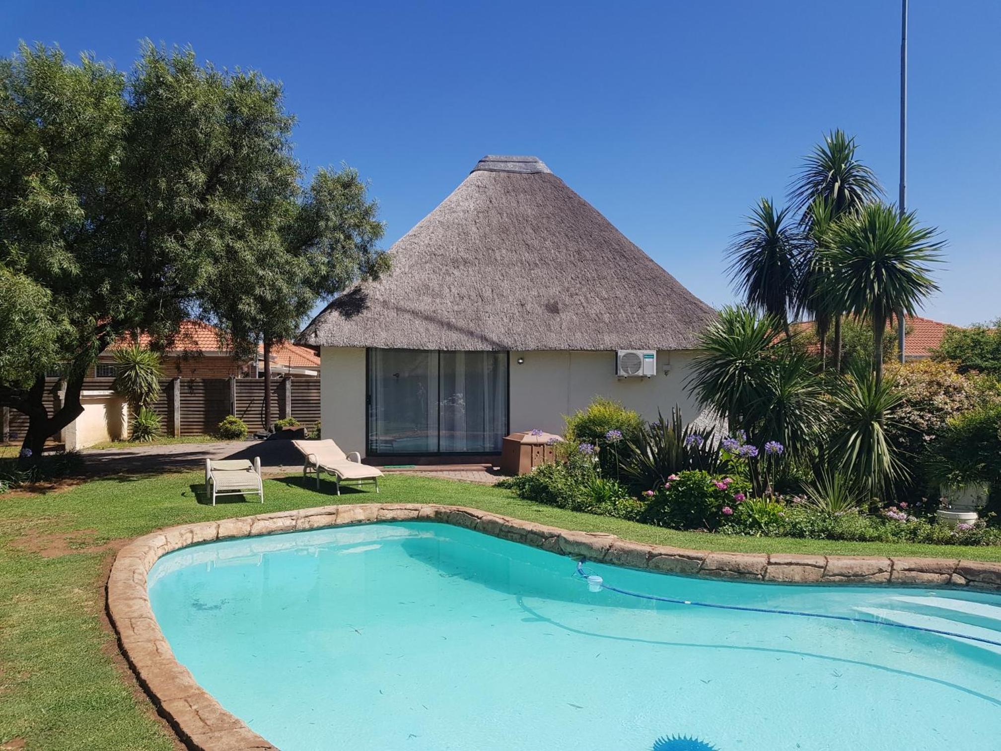 12 On Vaal Drive Guest House 13/15