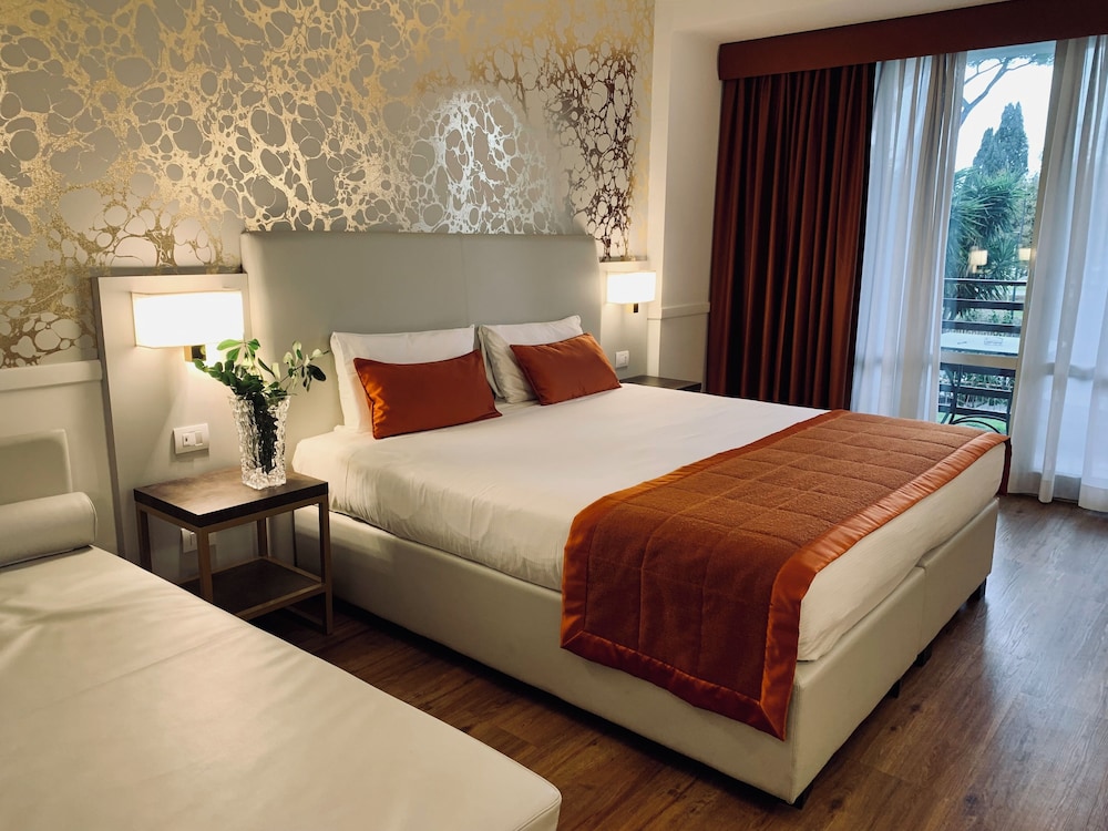 SUPERIOR, DOUBLE OR TWIN BED