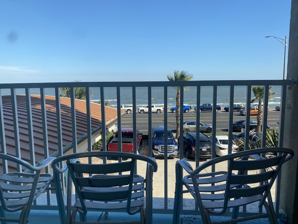 Holiday Inn Express Hotel And Suites Galveston West Seawall 6/64
