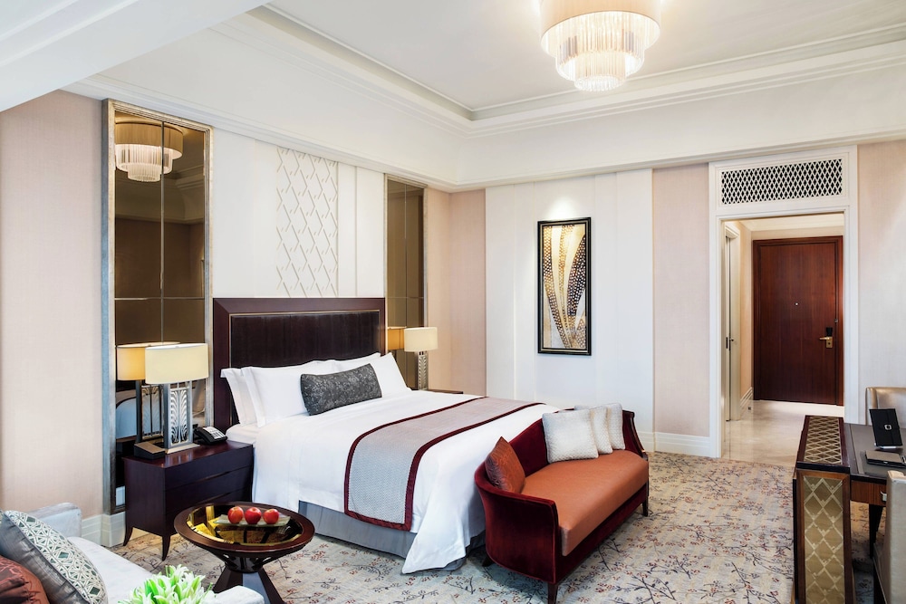 Room, King Bed, Tower View
