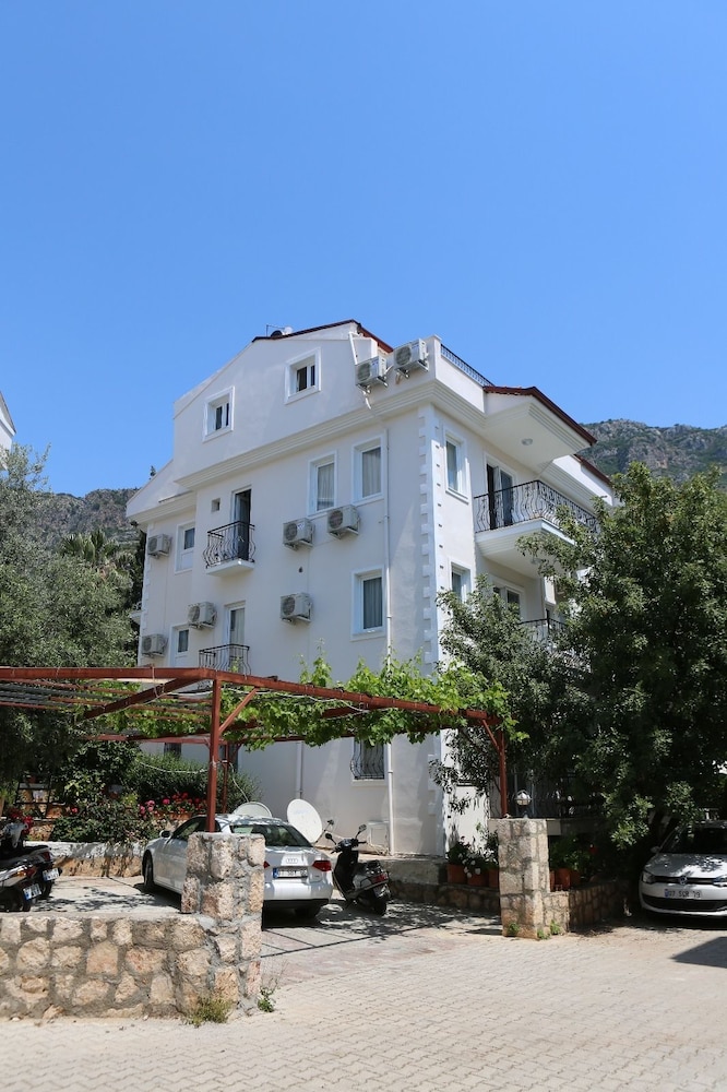 Mina Apart Hotel 1/37