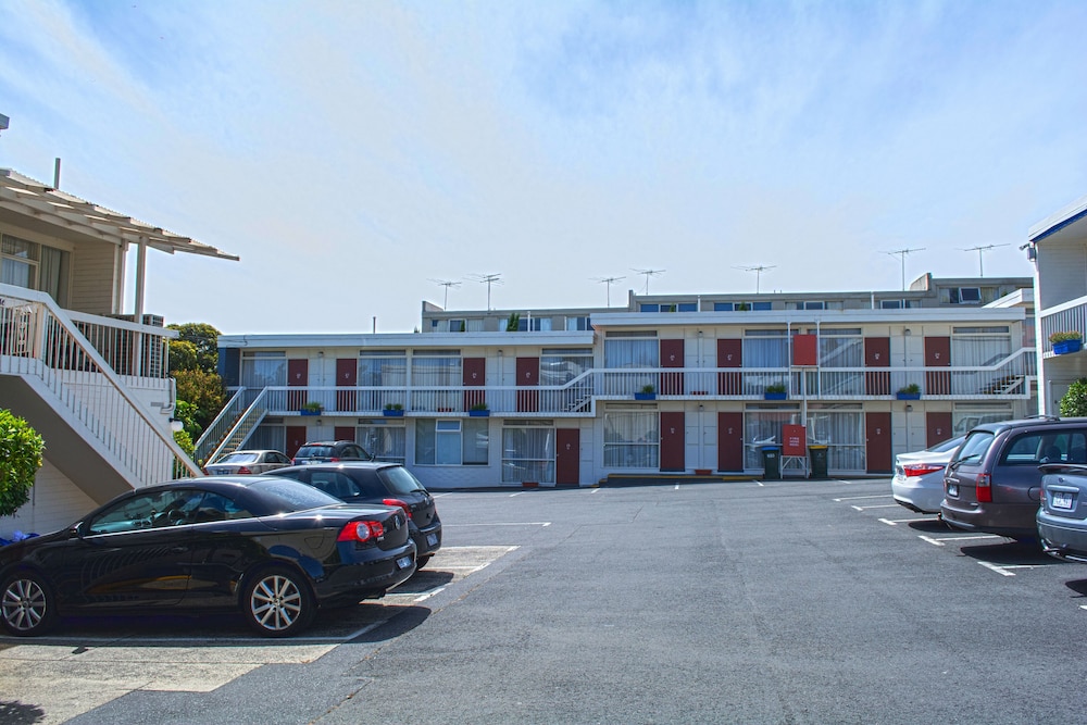 Alexander Motor Inn & Apartments 51/60