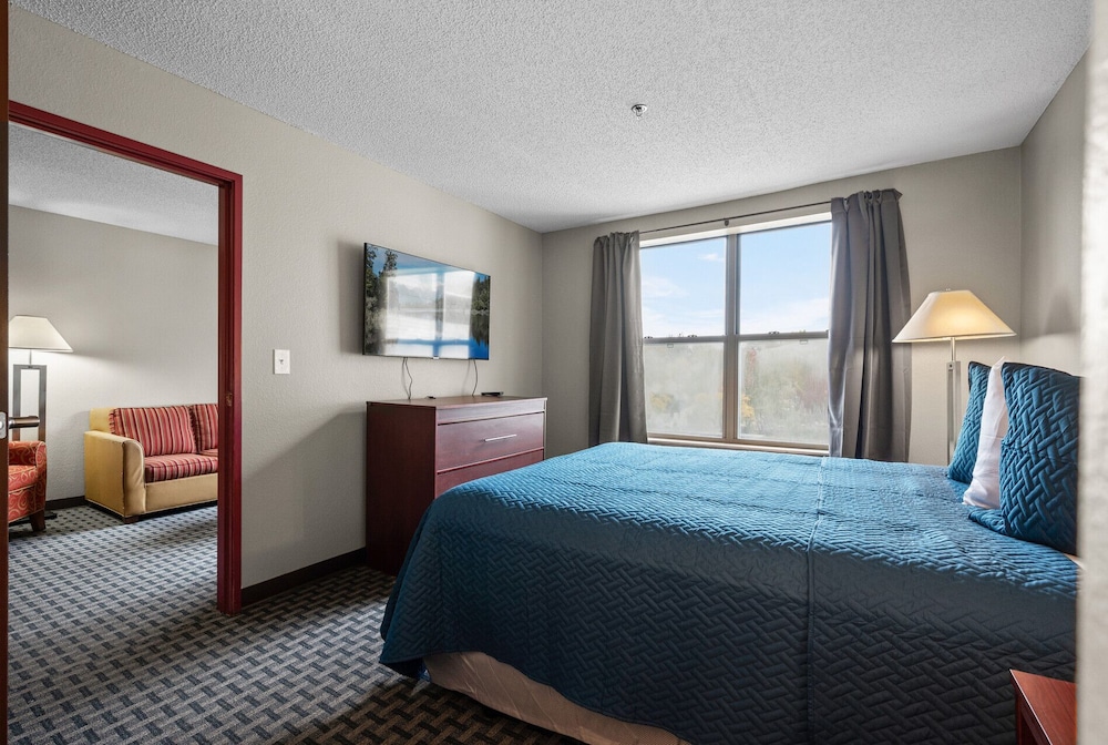 Norwood Inn And Suites Chaska 7/47