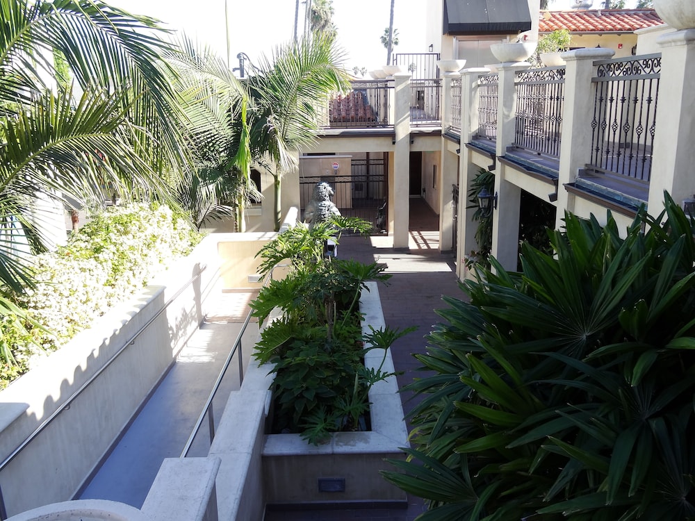 Balboa Inn 3/73