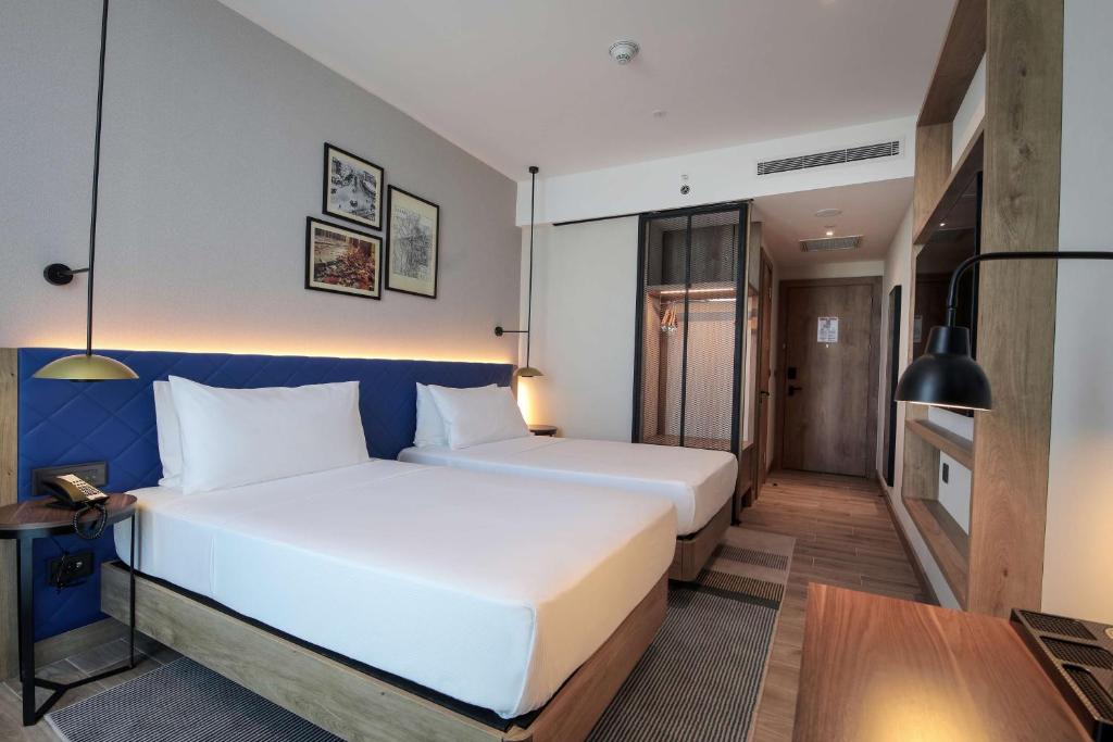 Standard, Twin Beds