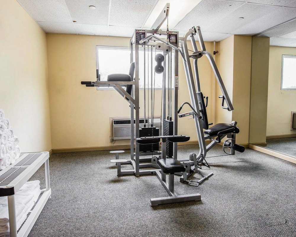 Quality Inn and Suites Greensboro High Point 20/44