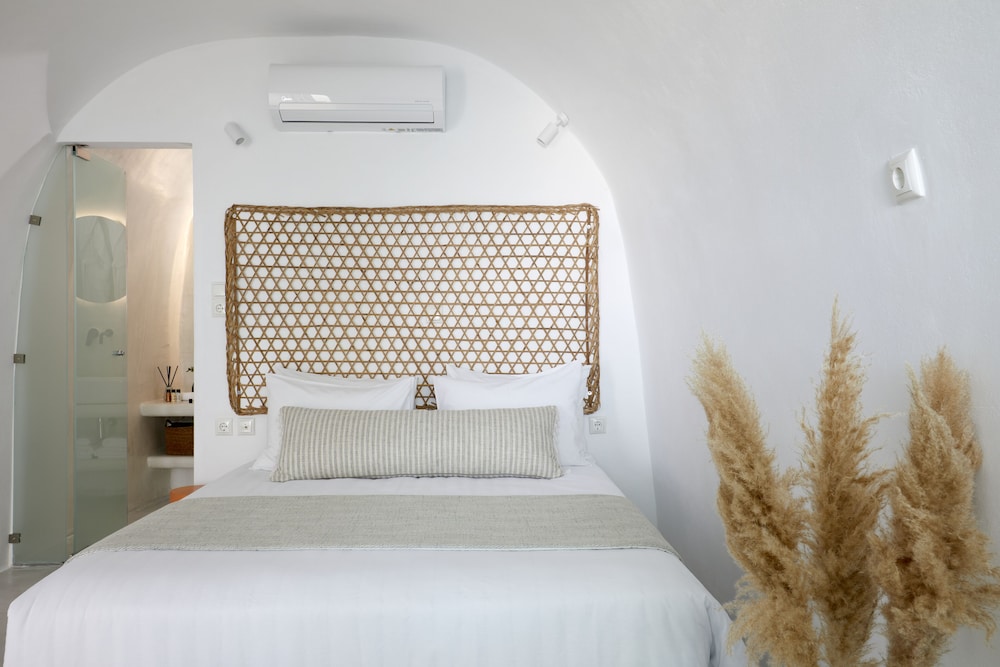 INTERIOR, HONEYMOON, SUITE, JETTED TUB