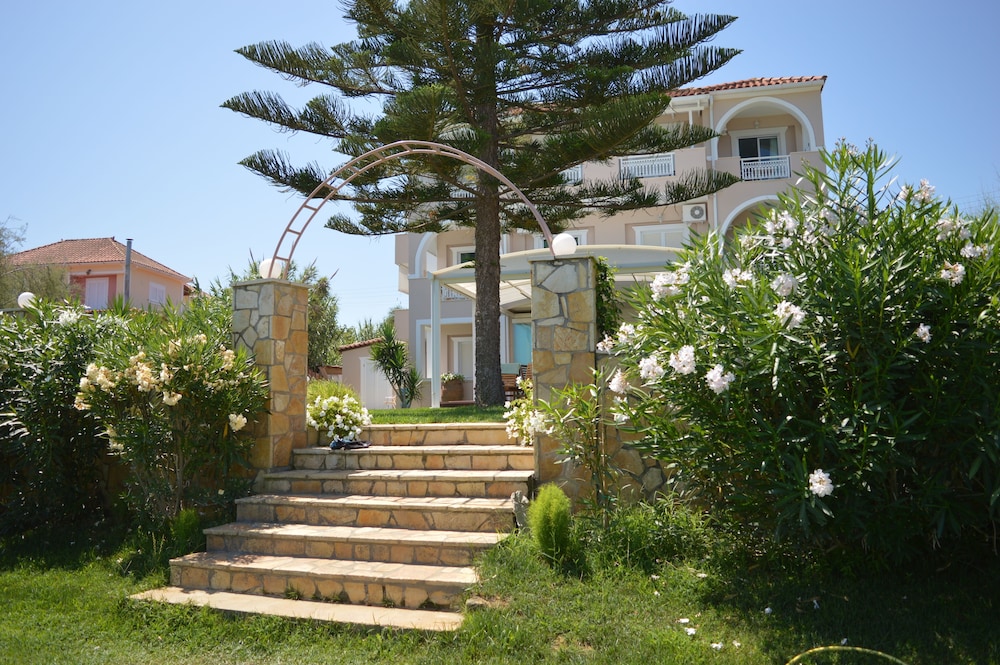 Stefania Apartments 38/44