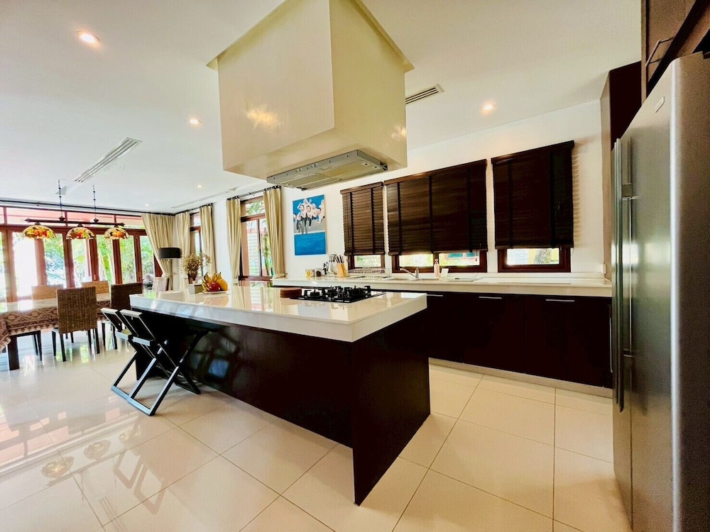 Amatapura Beach Villa 12 57/57