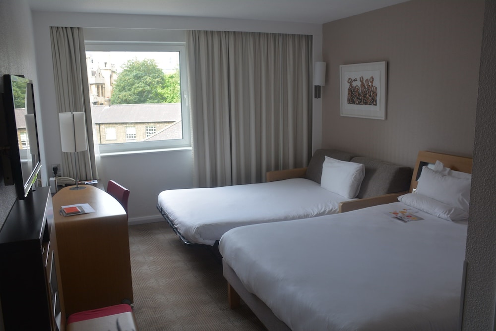 SUPERIOR, TWIN BEDS, QUEEN BED, SOFA