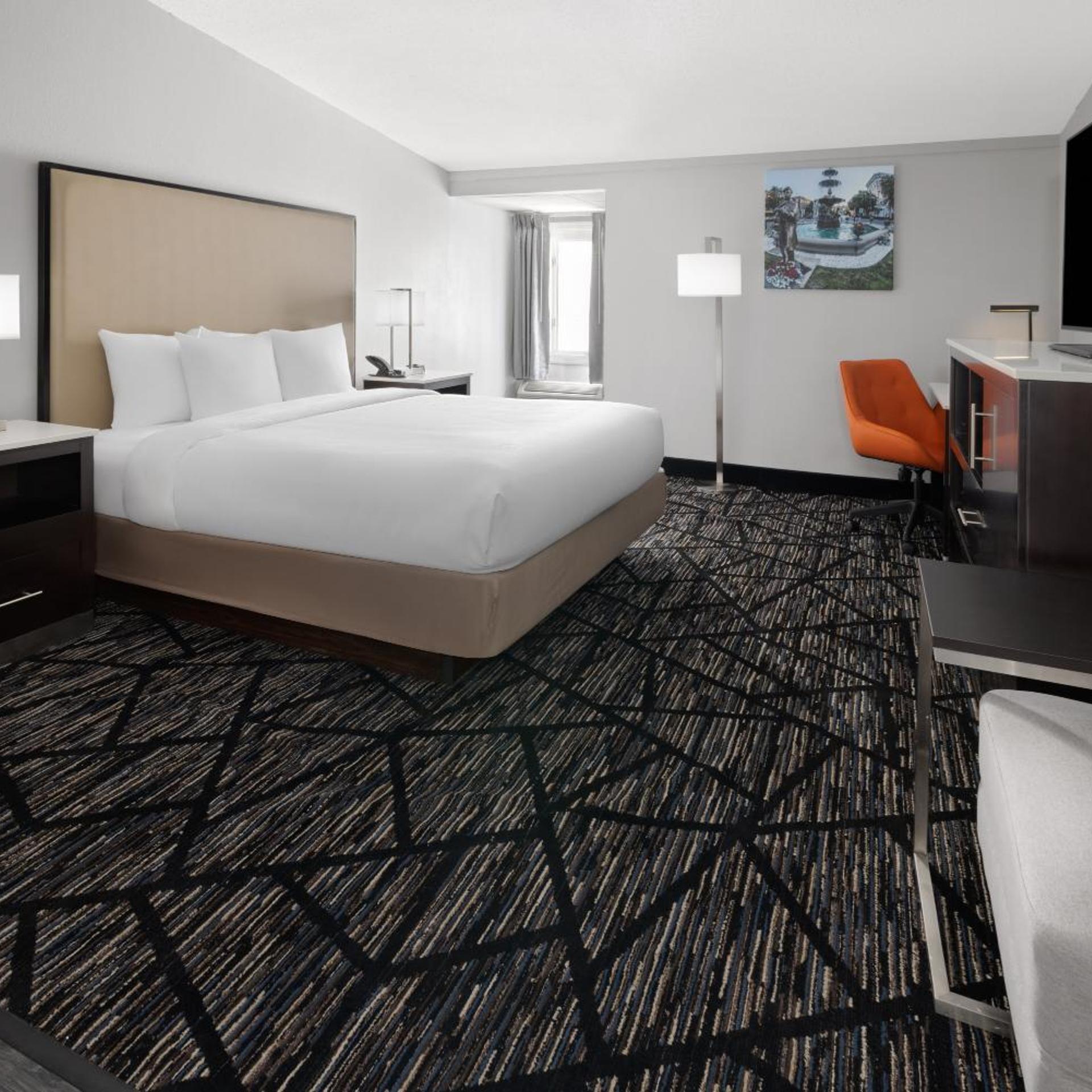 غرفة بسرير كينج وسرير كوين لذوي الإعاقة