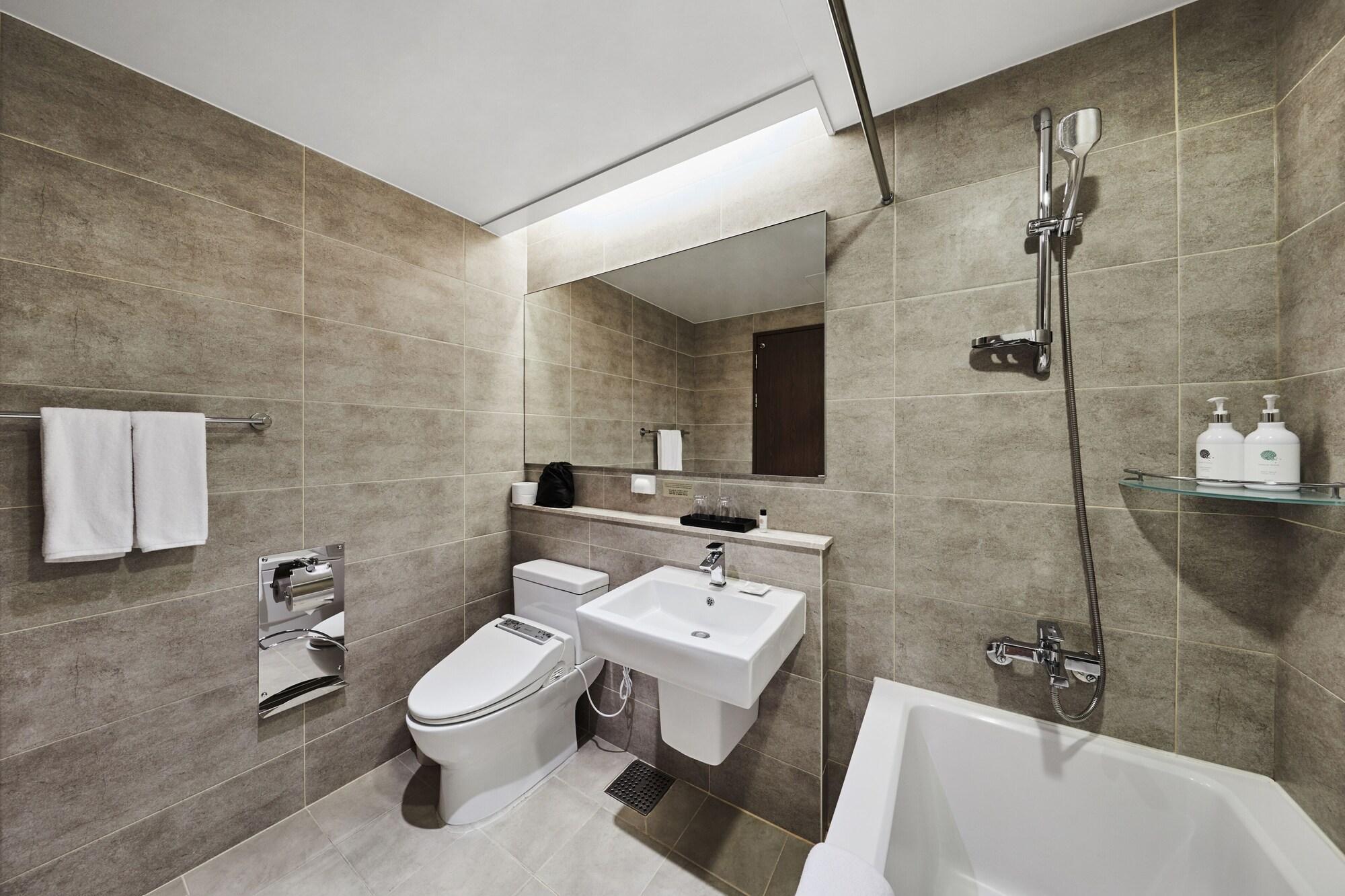 Suite, Lateral Side Ocean View