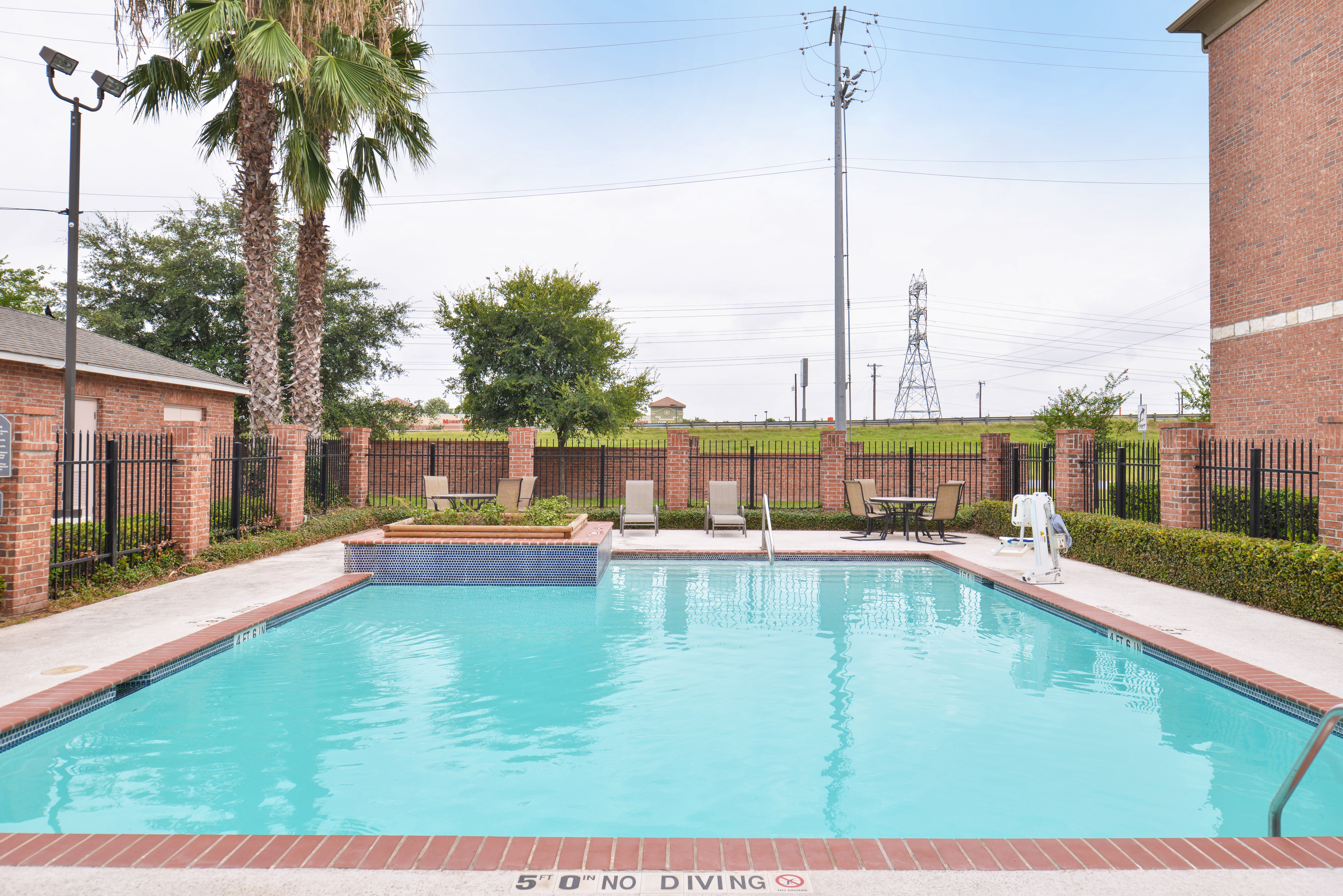 Holiday Inn Express Hotel Suites San Antonio South 32/55