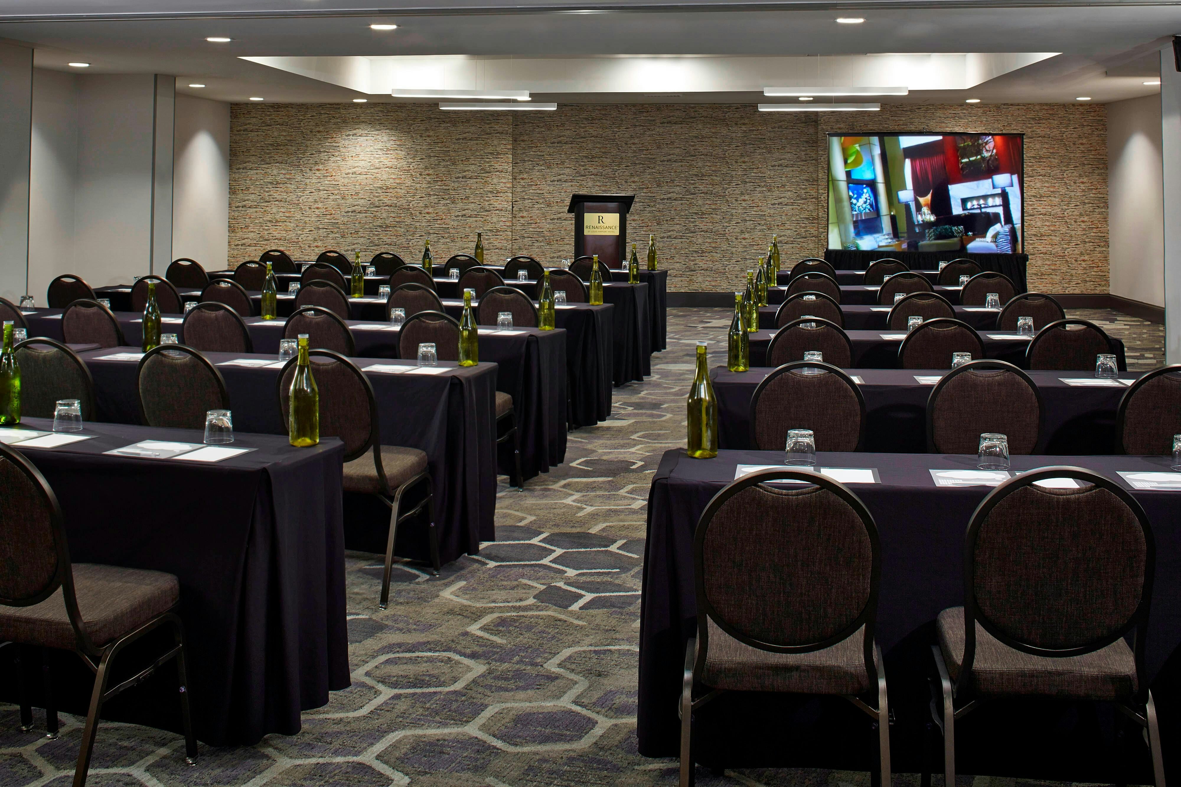 Renaissance St. Louis Airport Hotel 15/18