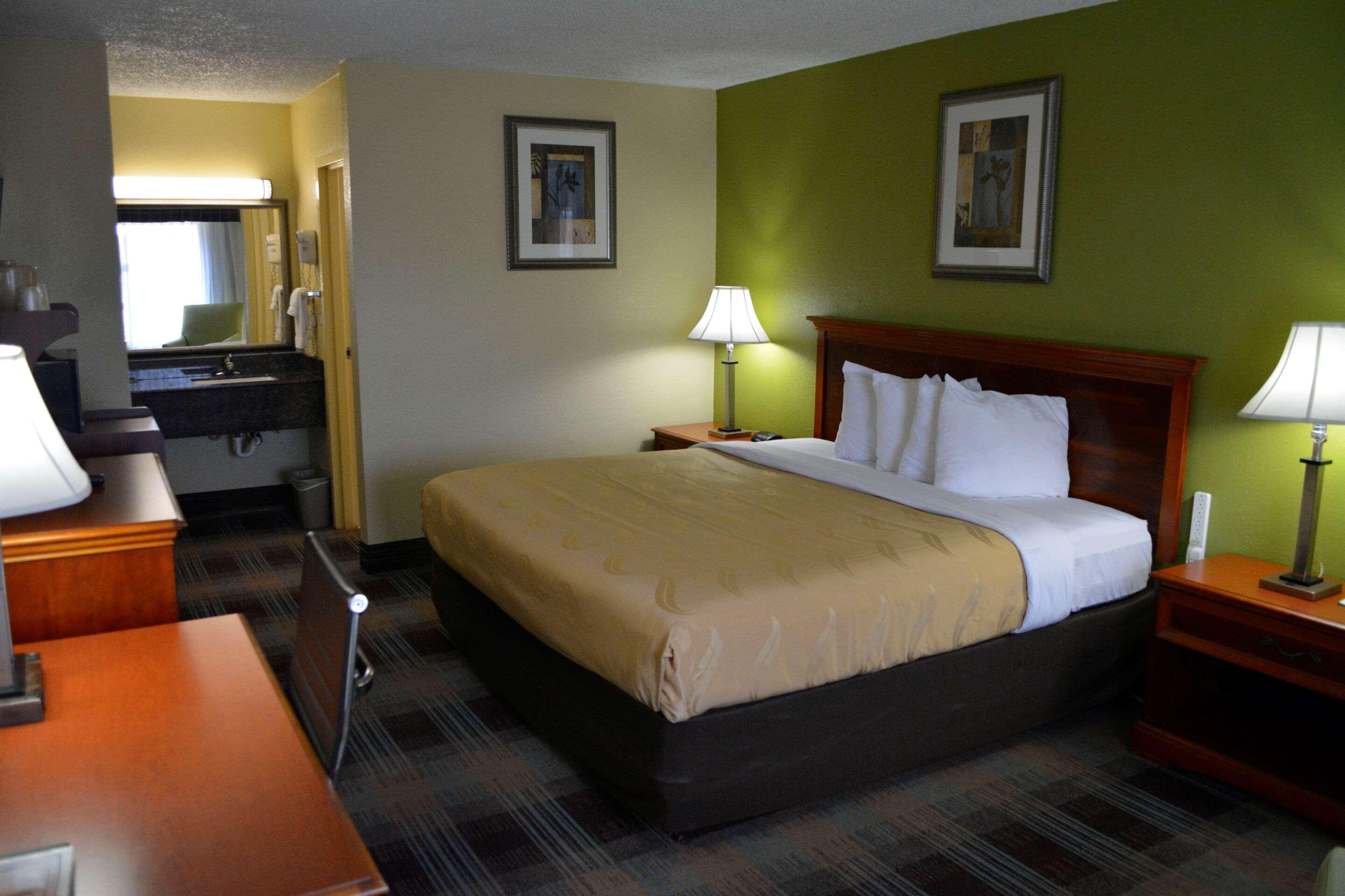 ROOM, KING BED, SMOKING