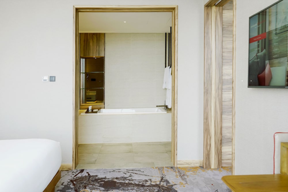 Swissotel Jakarta PIK Avenue 31/75