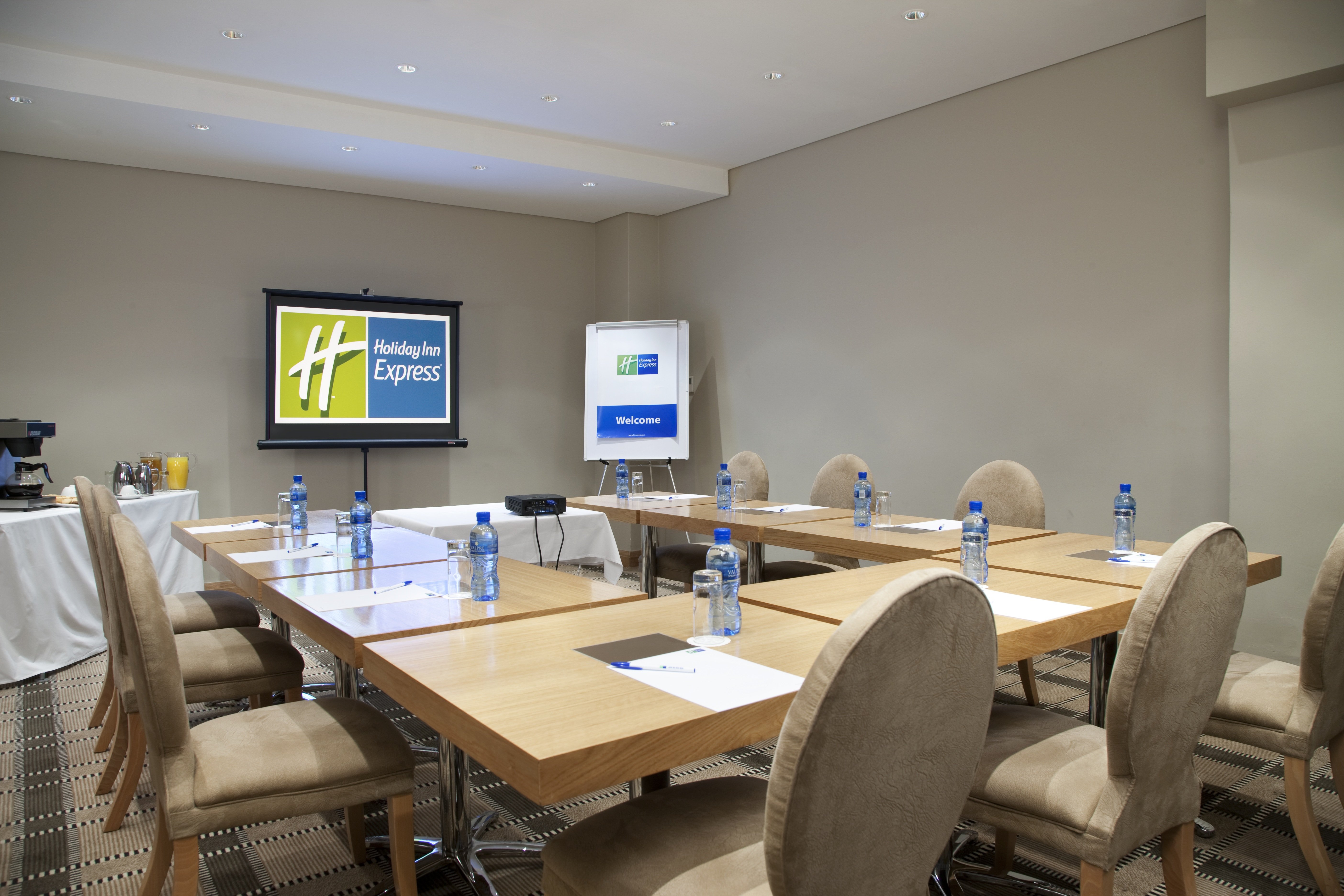 HOLIDAY INN EXPRESS CAPE TOWN CITY CENTRE 36/50