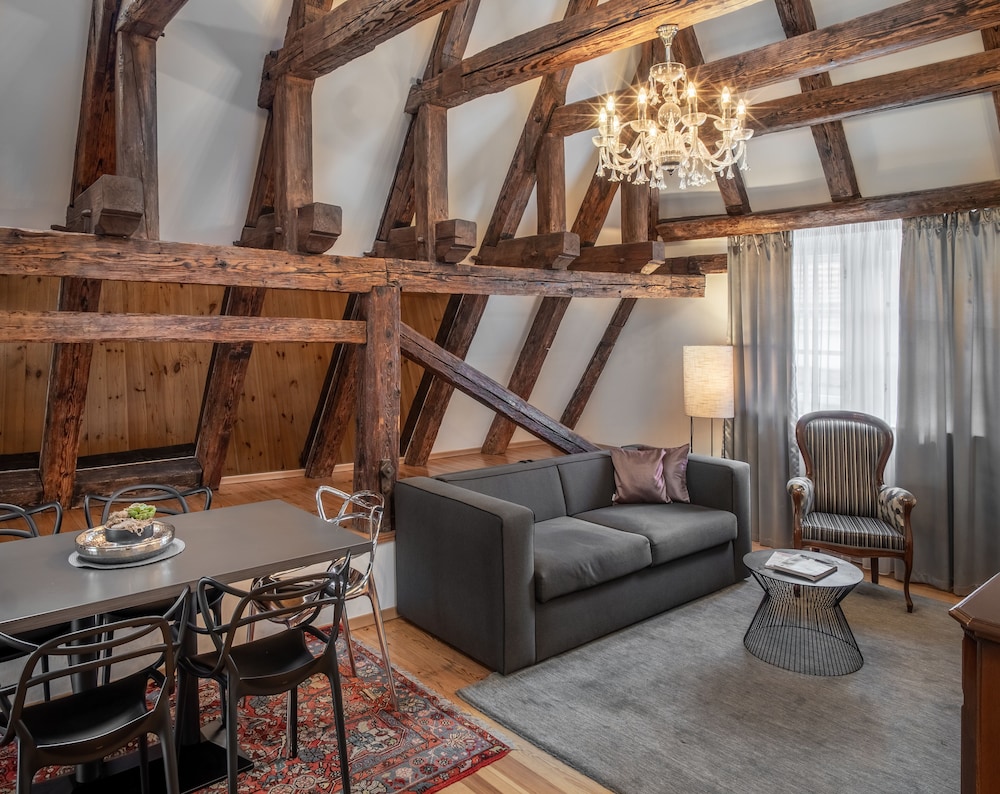 Chateau 9 Apartments by Adrez Living 23/50