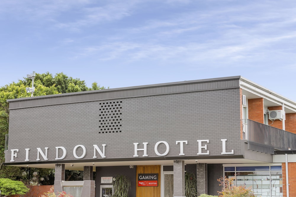 Nightcap At Findon Hotel 1/51