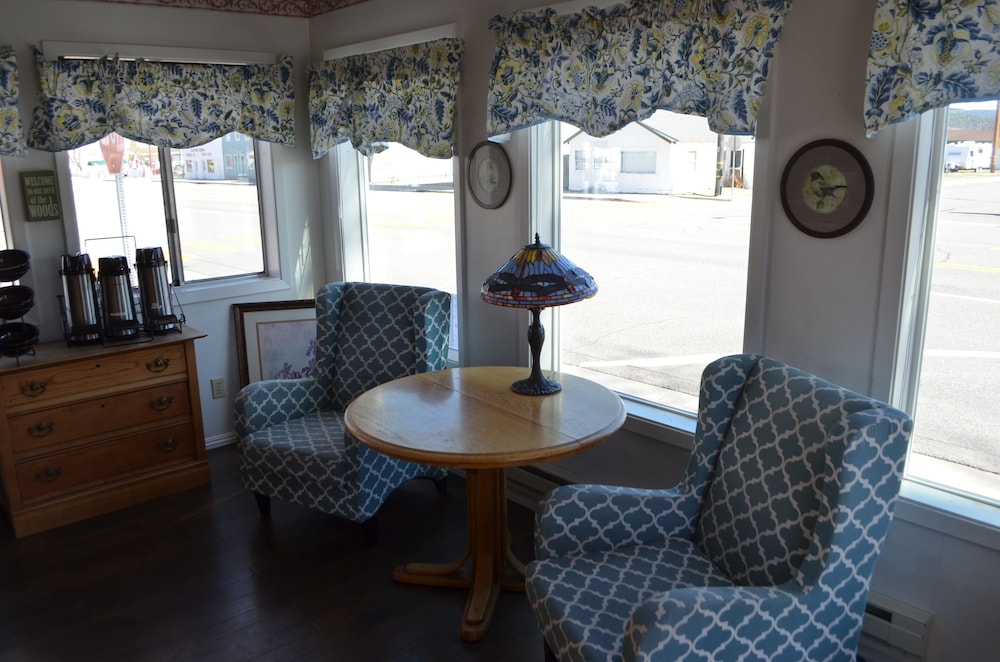 Silver Maple Inn and The Cain House Country Suites 7/19