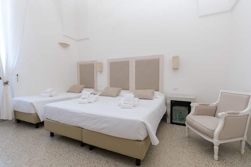 Room, Triple, 1 Queen and 1 Single Bed, Masseria Mazzetta Salento 4/5