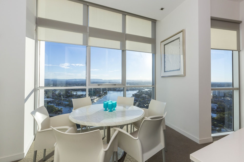 Artique Surfers Paradise 23/74
