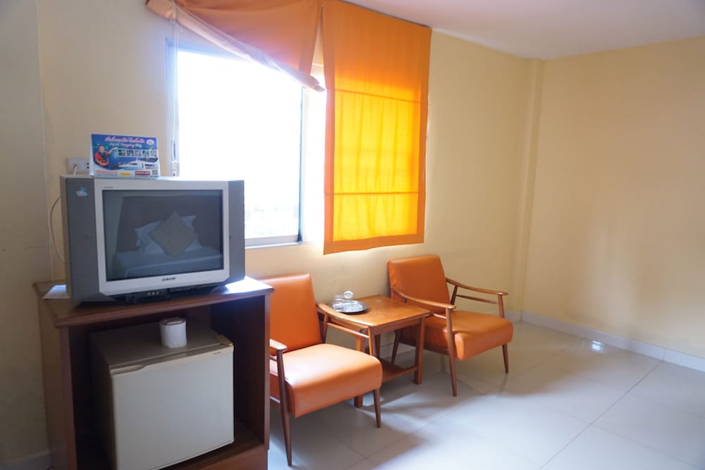 SRI CHUMPHON HOTEL 23/35