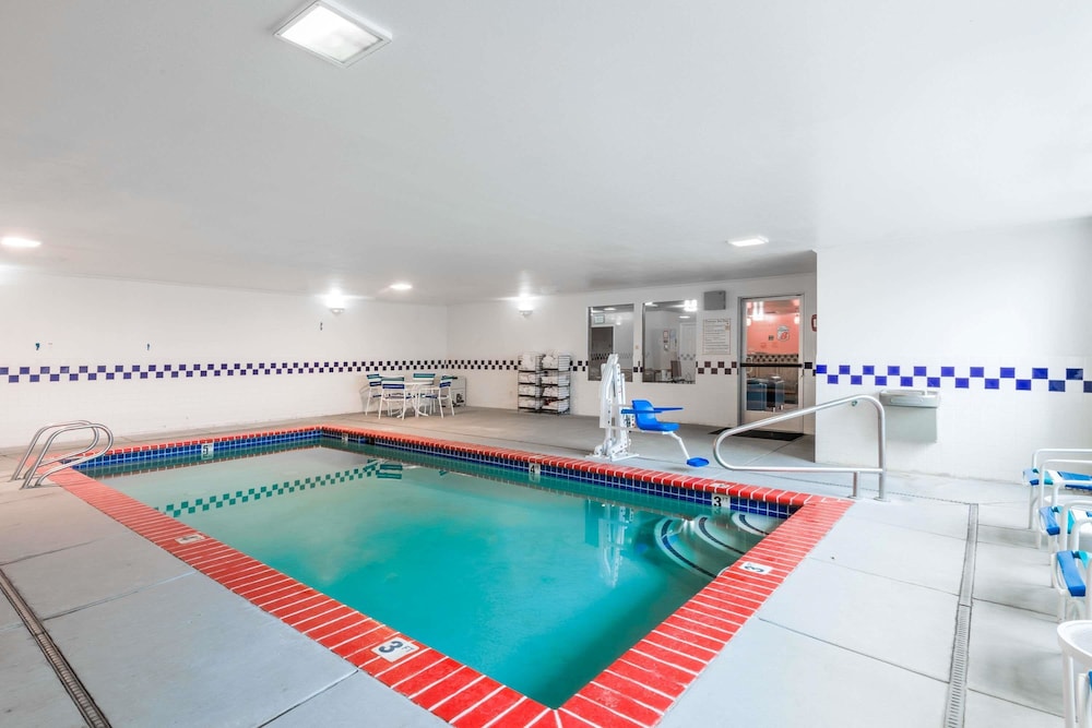 Super 8 By Wyndham Fernley 11/25