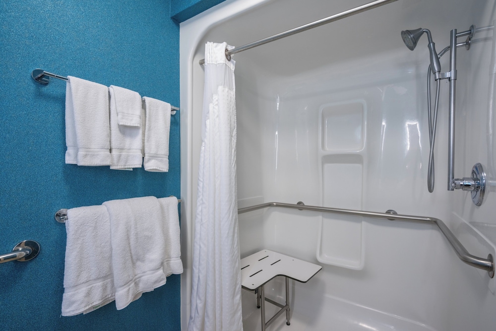 Holiday Inn Express Hotel Suites Quakertown 76/76