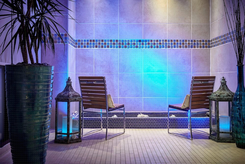 VEA Newport Beach, A Marriott Resort & Spa 3/27